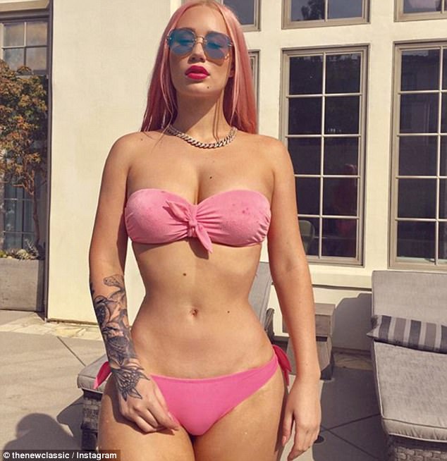 Iggy Azalea flaunts tiny waist and voluptuous derriere. Iggy Azalea,Iggy Azalea tiny waist,Iggy Azalea waist,Australian rapper Iggy Azalea,Iggy Azalea sexy photos,Iggy Azalea hot photos,Iggy Azalea instagram,iggy azalea butt instagram