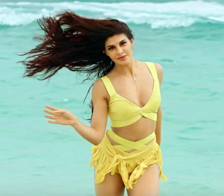 Be it 'Lat Lag Gaye' or 'Sooraj Dooba Hai' or the more recent 'Baat Ban Jaye' Jacqueline holds the audience's attention with he bodacious dance moves. Jacqueline Fernandez,Jacqueline Fernandez beach song,Jacqueline Fernandez item song,actress Jacqueline Fernandez,Sooraj Dooba Hain,Party on my mind,Pyaar ki' from Housefull 3,Housefull 2