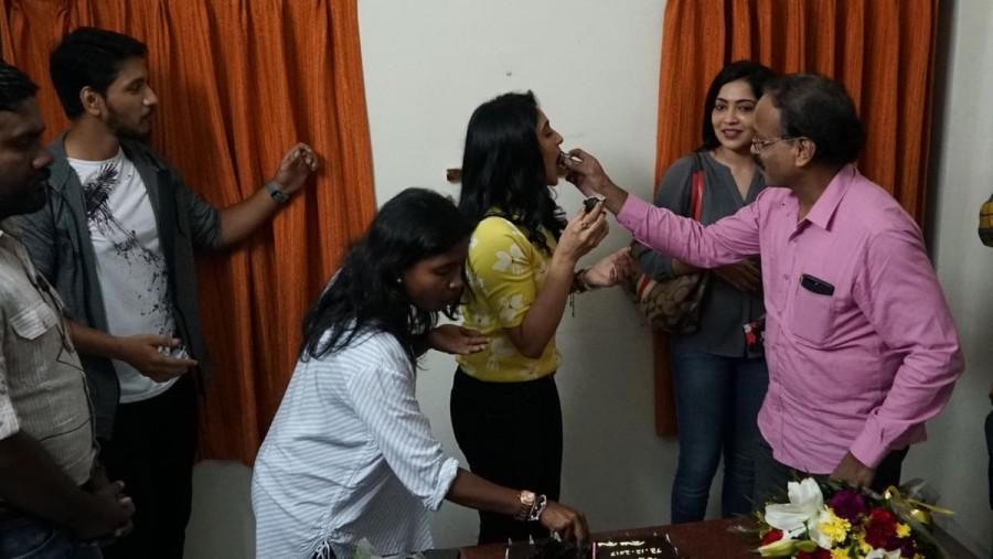 Regina Cassandra birthday celebration at Mr.Chandramouli movie sets. Gautham Karthik,Ramya,VJ Ramya,Regina Cassandra,Regina Cassandra birthday,Regina Cassandra birthday celebration,Mr.Chandramouli sets,Mr.Chandramouli
