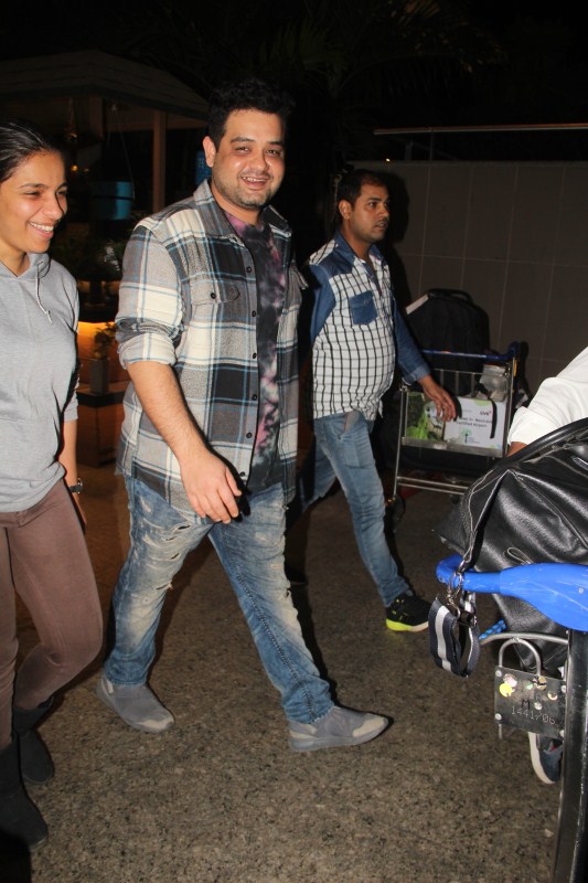 Anushka's brother Karnesh Sharma spotted at Mumbai Airport. Anushka Sharma,Anushka Sharma family,Anushka Sharma returns Mumbai,Anushka Sharma and Virat Kohli,Anushka Sharma and Virat Kohli wedding,Anushka Sharma and Virat Kohli marriage