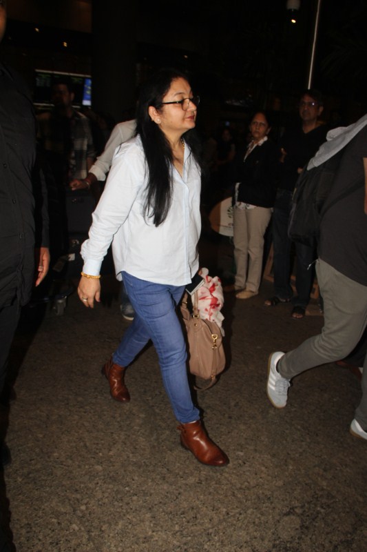 Ashima Sharma spotted at Mumbai Airport. Anushka Sharma,Anushka Sharma family,Anushka Sharma returns Mumbai,Anushka Sharma and Virat Kohli,Anushka Sharma and Virat Kohli wedding,Anushka Sharma and Virat Kohli marriage