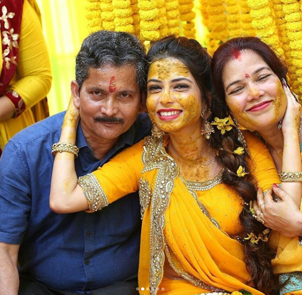 Diya Aur Baati Hum actress Pooja Singh ties the knot with beau Kapil Chhattani. Pooja Singh,Pooja Singh and Kapil Chattani,Pooja Singh and Kapil Chattani wedding,Pooja Singh and Kapil Chattani marriage,Diya Aur Baati Hum fame Pooja Singh