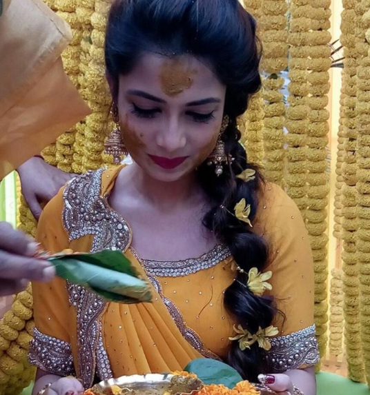 Diya Aur Baati Hum actress Pooja Singh posts images from her Wedding. Pooja Singh,Pooja Singh and Kapil Chattani,Pooja Singh and Kapil Chattani wedding,Pooja Singh and Kapil Chattani marriage,Diya Aur Baati Hum fame Pooja Singh