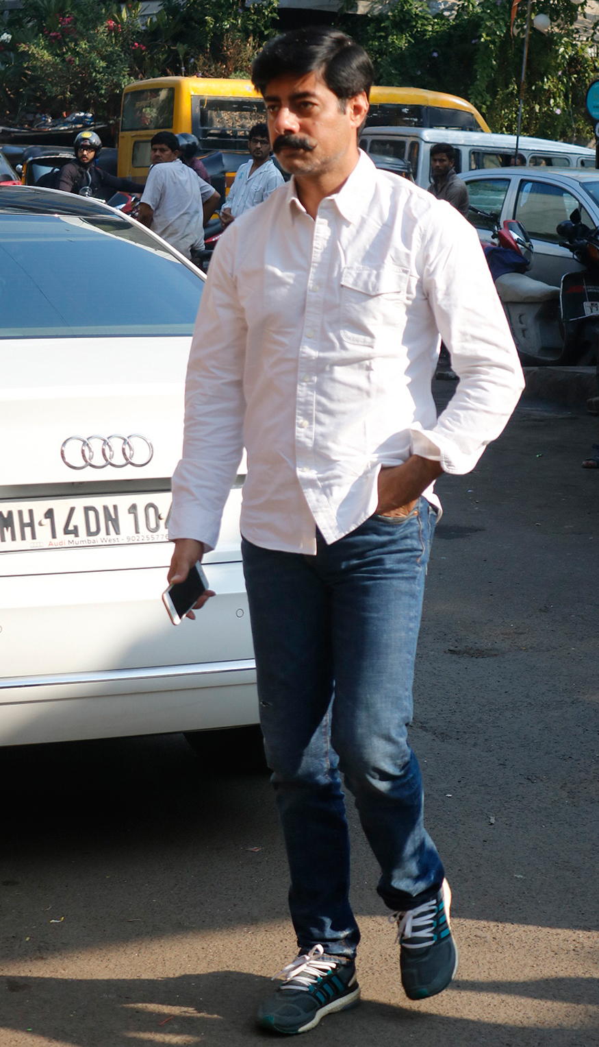Sushant Singh arrives to pay his last respects to Neeraj Vora during his funeral procession, in Mumbai on December 14, 2017. Abhishek Bachchan,Sunil Pal,Sushant Singh,Bunty Walia,Sajid Nadiadwala,Rohit Shetty,Rajpal Yadav,Neeraj Vora's funeral,Neeraj Vora funeral,Neeraj Vora funeral pics,Neeraj Vora funeral images,Neeraj Vora funeral stills