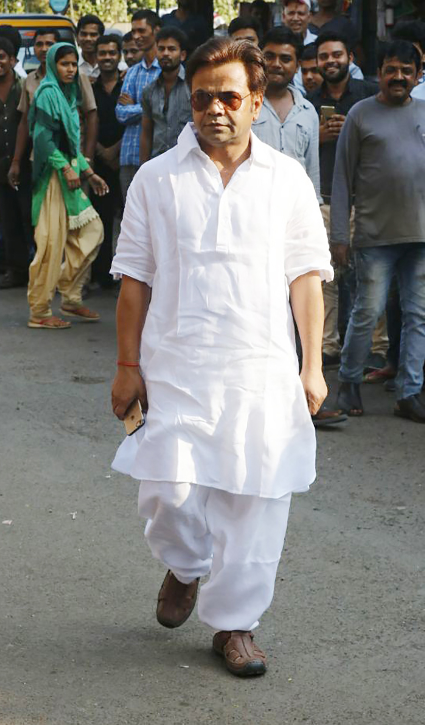 Rajpal Yadav arrives to pay his last respects to Neeraj Vora during his funeral procession, in Mumbai on December 14, 2017. Abhishek Bachchan,Sunil Pal,Sushant Singh,Bunty Walia,Sajid Nadiadwala,Rohit Shetty,Rajpal Yadav,Neeraj Vora's funeral,Neeraj Vora funeral,Neeraj Vora funeral pics,Neeraj Vora funeral images,Neeraj Vora funeral stills