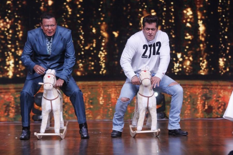 Salman Khan and Mithun Da relive ther iconic moments of a movie - by horse riding on the sets of Dance India Dance. Salman Khan and Katrina Kaif,Salman Khan,Katrina Kaif,Tiger Zinda Hai,Tiger Zinda Hai promotion,Tiger Zinda Hai movie promotion,Dance India Dance season 6,Dance India Dance