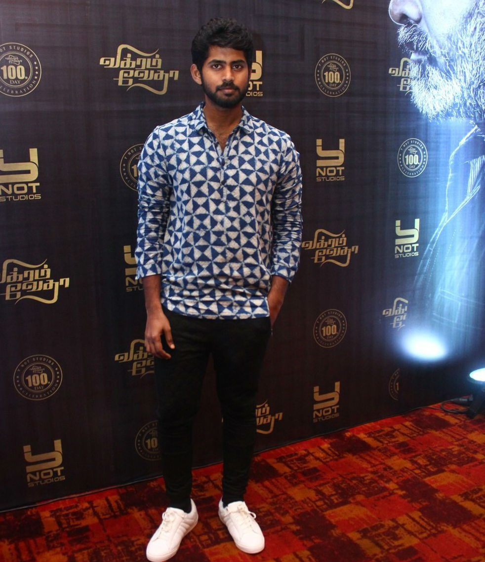 Kathir at Vikram Vedha 100 days celebration. Vikram Vedha 100 days celebration,Vikram Vedha 100,R Madhavan,Vijay Sethupathi,Varalaxmi Sarathkumar,Shraddha Srinath,Vikram Vedha 100 days celebration pics,Vikram Vedha 100 days celebration images,Vikram Vedha 100 days celebration stills,Vikram Vedha 100