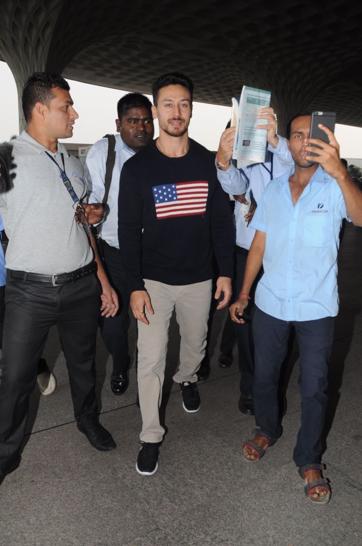 Tiger Shroff snapped at the international airport. Baaghi 2,Tiger Shroff,Tiger Shroff at airport,Tiger Shroff hot pics,Tiger Shroff hot images,Tiger Shroff hot stills,Tiger Shroff hot pictures,Tiger Shroff hot photos