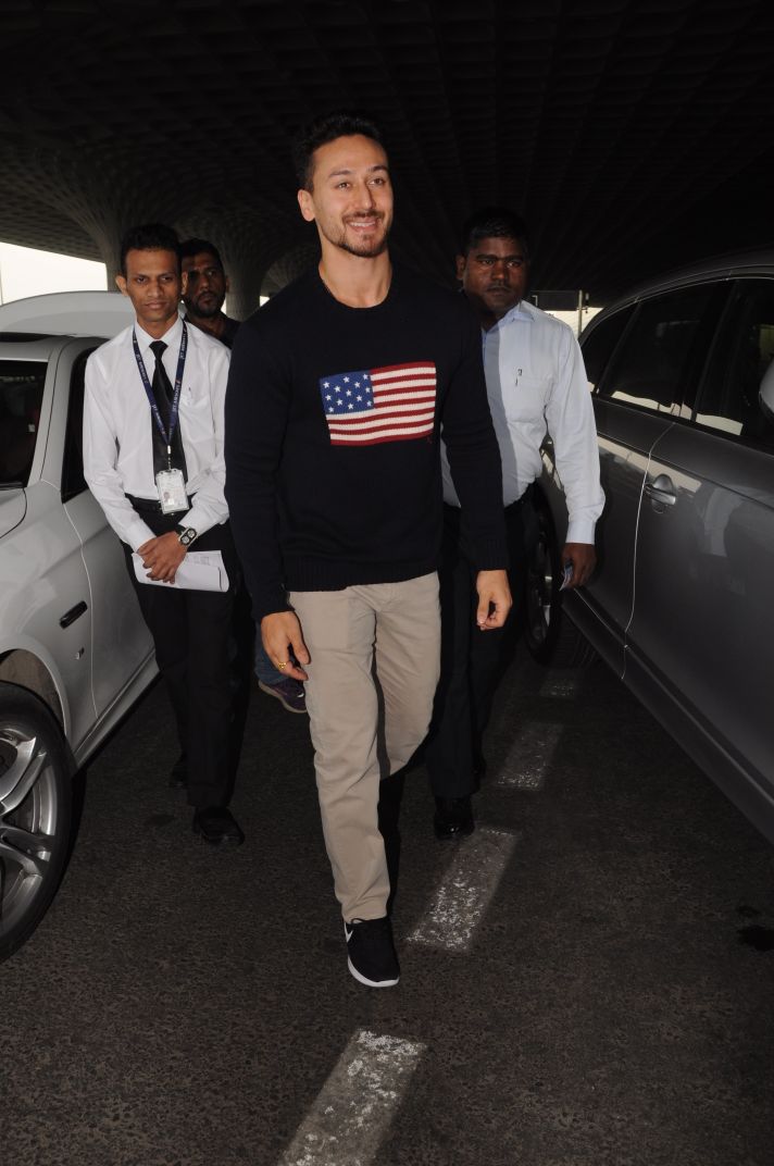 Tiger Shroff snapped at Mumbai International Airport. Baaghi 2,Tiger Shroff,Tiger Shroff at airport,Tiger Shroff hot pics,Tiger Shroff hot images,Tiger Shroff hot stills,Tiger Shroff hot pictures,Tiger Shroff hot photos