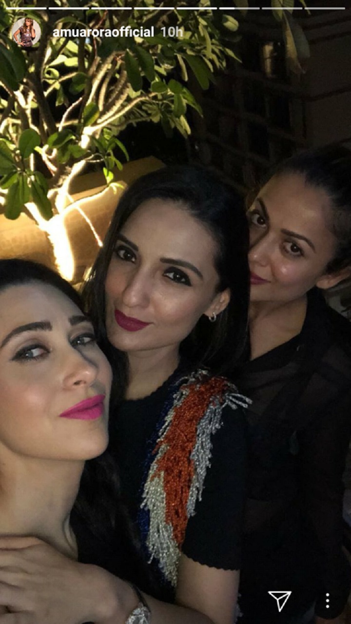 Kareena Kapoor Khan's pre-Christmas bash with her gang of girls. Kareena Kapoor,Karisma Kapoor,Karan Johar,Malaika Arora,Amrita Arora,Seema Khan,Bhavna Pandey,Pre-Christmas Bash