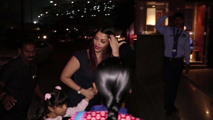 Aishwarya Rai snapped at BKC with Aradhya Bachchan. Aishwarya Rai Bachchan,Aishwarya Rai,Aishwarya Rai Bachchan with Aaradhya,Aaradhya,Aaradhya bachchan