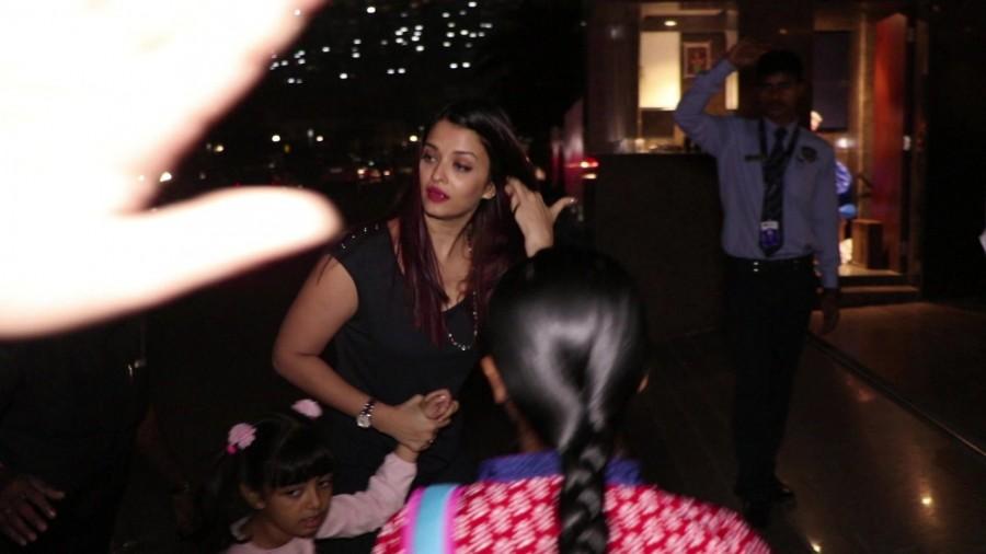 Aishwarya Rai Bachchan and Aaradhya Bachchan snapped at BKC. Aishwarya Rai Bachchan,Aishwarya Rai,Aishwarya Rai Bachchan with Aaradhya,Aaradhya,Aaradhya bachchan
