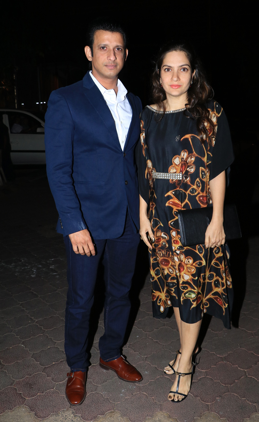 Sharman Joshi poses with his wife Prerana Chopra at Prem Chopra celebrates 60 Years in Film Industry. Prem Chopra,Prem Chopra 60 years,Veteran actor Prem Chopra,Jeetendra,Rakesh Roshan,Sharman Joshi