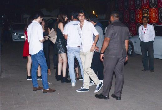 Kriti Sanon, Nupur Sanon and Sushant Singh Rajput with friends