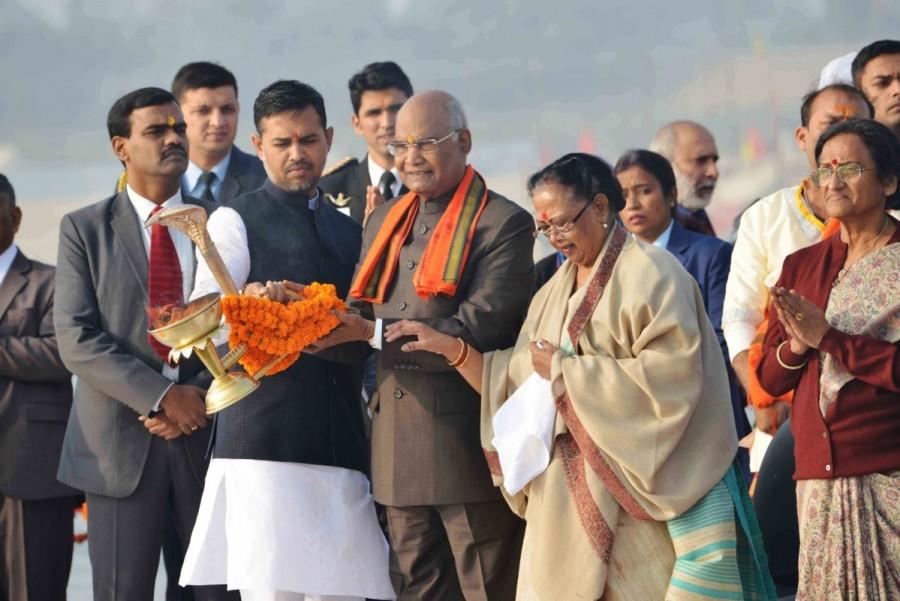 Kovind spent some time at the Hanuman temple which has the statue of the monkey god lying on the floor. Kovind performed the puja amid chanting of hymns and also performed the 'aarti'. President Ram Nath Kovind,Ram Nath Kovind,Ram Nath Kovind at Uttar Pradesh,Ram Nath Kovind in Uttar Pradesh,Sangam,Ram Nath Kovind at Sangam