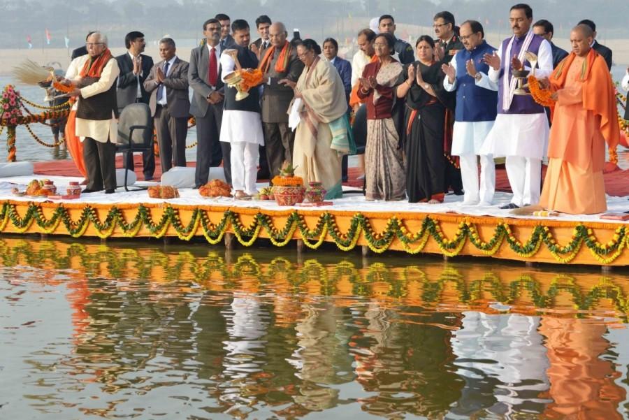 He was slated to lay the foundation stone of the proposed 'Nyay Gram township' later in the day. Chief Justice of the Allahabad High Court and senior judges and lawyers were to be present at the event. President Ram Nath Kovind,Ram Nath Kovind,Ram Nath Kovind at Uttar Pradesh,Ram Nath Kovind in Uttar Pradesh,Sangam,Ram Nath Kovind at Sangam