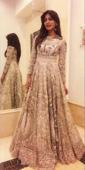 The gorgeous actress looked ravishing as she donned the traditional attire with utmost grace and elegance.