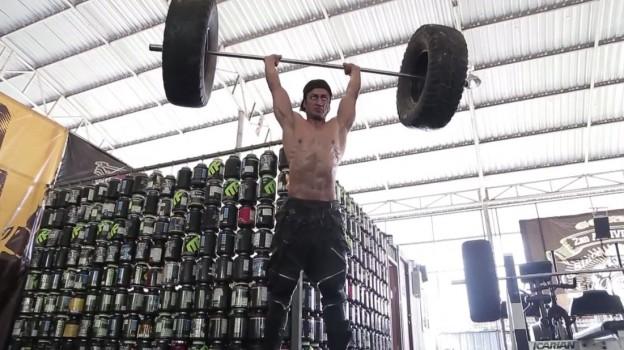 Vidyut is seen working out and also crafting a spectacular physique in the process. The work out video exhibits the perfectly built physique of Vidyut Jammwal and is in continuation with the last video from  #BeJunglee series.