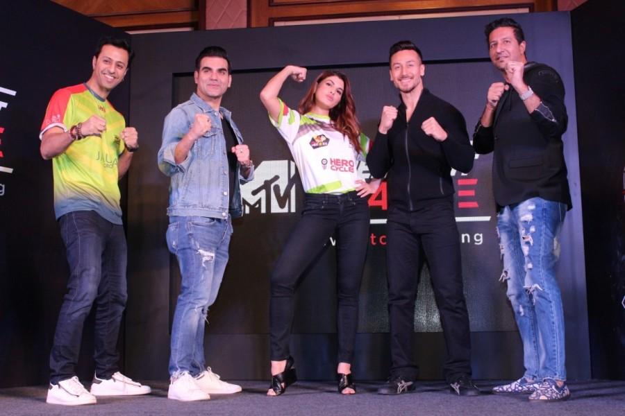 Jacqueline Fernandez and Tiger Shroff, music composer duo Salim Merchant and Sulaiman Merchant at the launch of "Super Fight League Season 2". Jacqueline Fernandez,Tiger Shroff,Salim Merchant and Sulaiman Merchant,Super Fight League Season 2 launch,Super Fight League Season 2,Super Fight League