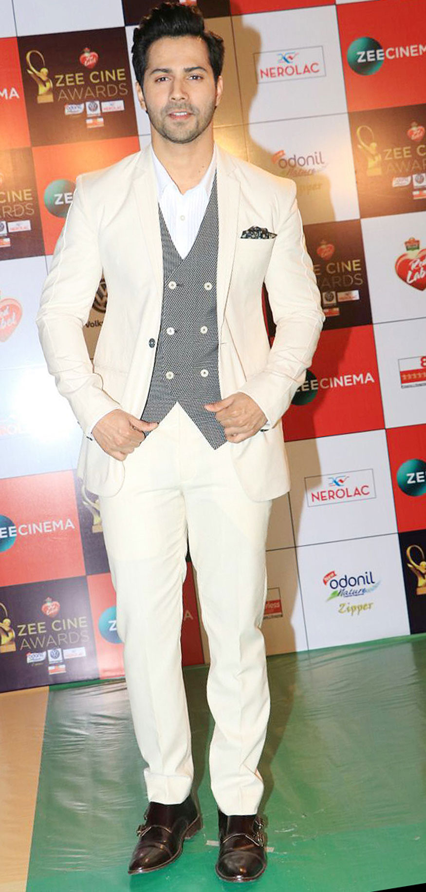 Varun Dhawan attends Zee Cine Awards 2018 held at MMRDA Grounds in Mumbai on December 19, 2017. Shahid Kapoor,Sidharth Malhotra,Taapsee Pannu,Varun Dhawan,Zee Cine Awards 2018,Zee Cine Awards,Zee Cine Awards pics,Zee Cine Awards images,Zee Cine Awards stills,Zee Cine Awards pictures,Zee Cine Awards photos