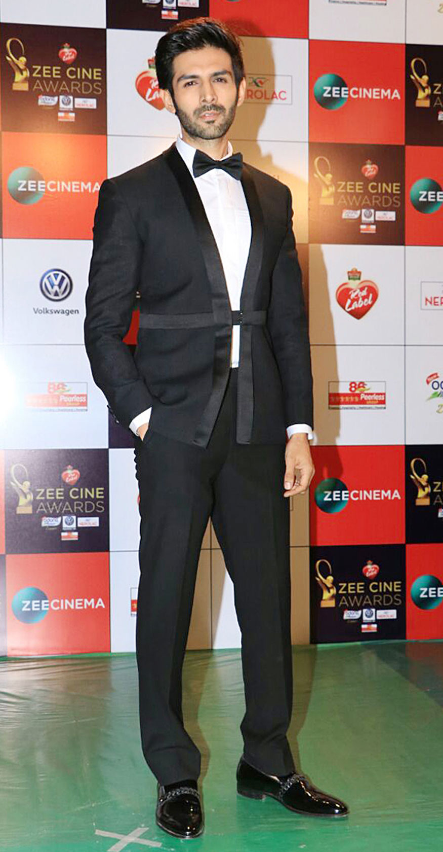 Kartik Aaryan attends Zee Cine Awards 2018 held at MMRDA Grounds in Mumbai on December 19, 2017. Karan Johar,Jackie Shroff,Chunky Pandey,Zee Cine Awards 2018,Zee Cine Awards,Zee Cine Awards pics,Zee Cine Awards images,Zee Cine Awards stills,Zee Cine Awards pictures,Zee Cine Awards photos
