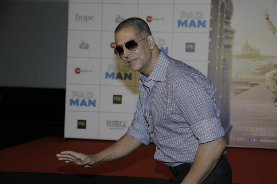 Padman: Akshay Kumar and Twinkle Khanna at Aaj Se Teri song launch. Akshay Kumar,Twinkle Khanna,Aaj Se Teri song launch,Aaj Se Teri,Aaj Se Teri song,Padman,Padman songs,Padman song launch,Radhika Apte