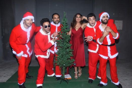 Fukrey Returns has released to an exceptional response from the audience and the Fukrey gang came out last evening to celebrate the success in their Fukra way and celebrated Christmas. The makers and the actors also took to their social media to post the images. Farhan Akhtar tweeted, 