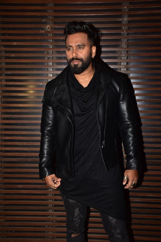 Gold is a period film helmed inspired by Independent India's first gold medal win in international hockey. The film has been shot across the UK and India. Farhan Akhtar,Ritesh Sidhwani,Akshay Kumar,Gold,Gold wrap up,Gold wrap up party