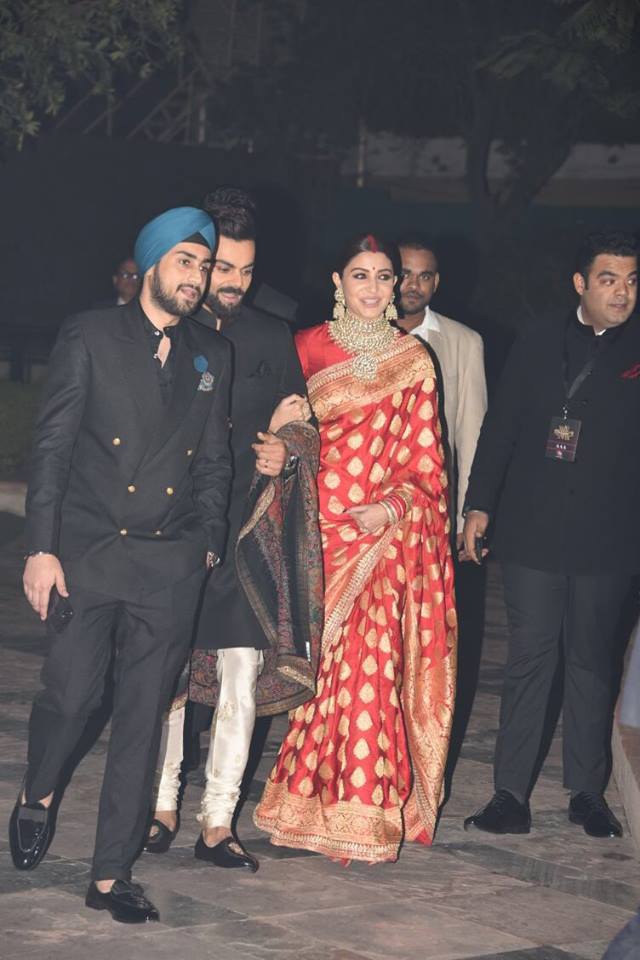 Anushka was all smiles as she looked every bit of the newly married bride donning a red sari. With a neatly-tied bun adorned by a 'gajra', the 'Rab Ne Bana Di Jodi' star completed her looks with heavy jewellery and vermilion. Virat Kohli and Anushka Sharma,Virat Kohli,Anushka Sharma,Virat Kohli and Anushka Sharma wedding reception,Virat Kohli wedding reception,Anushka Sharma wedding reception,Virat Kohli and Anushka Sharma wedding reception pics,Virat Kohli and Anushka Sharma