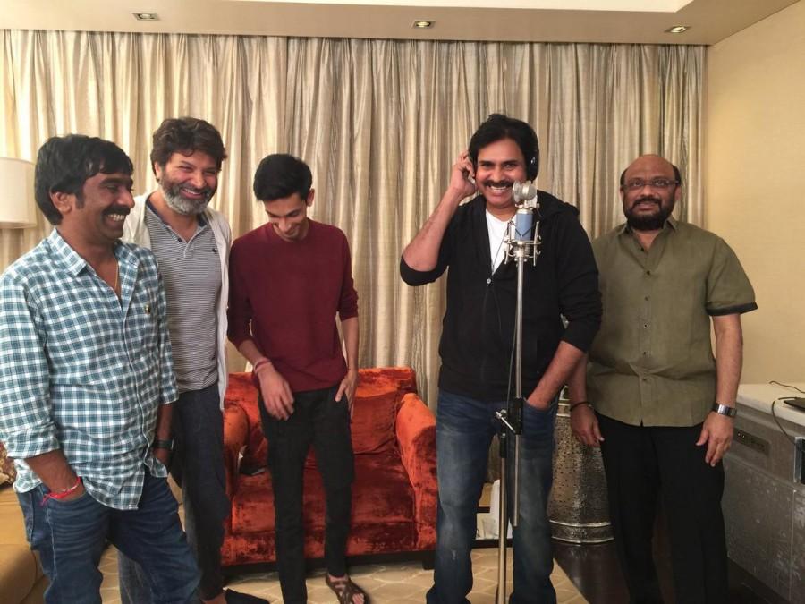 Powerstar sings "Kodaka Koteswara Rao" song for Agnyathavaasi movie. Powerstar Pawan Kalyan,Pawan Kalyan,Pawan Kalyan sings,Pawan Kalyan sings song,Pawan Kalyan song,Agnyaathavaasi,Agnyaathavaasi songs,Agnyaathavaasi movie songs,PSPK25,Kodaka Koteswara Rao