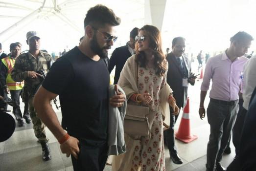 Star cricketer Virat Kohli and Bollywood actress Anushka Sharma spotted at Delhi airport after reception.