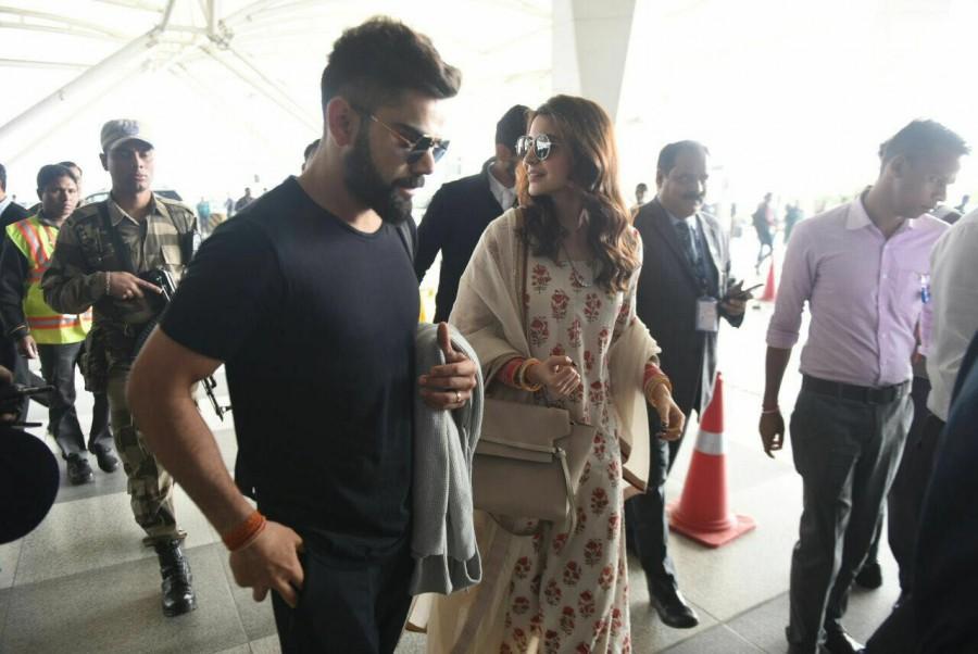Star cricketer Virat Kohli and Bollywood actress Anushka Sharma spotted at Delhi airport after reception. Virat Kohli and Anushka Sharma,Virat Kohli,Anushka Sharma,Virat Kohli at Delhi airport,Anushka Sharma spotted at Delhi airport,Virat Kohli spotted at Delhi airport,Virat Kohli and Anushka Sharma reception,Virat Kohli and Anushka Sharma reception pics,Vira