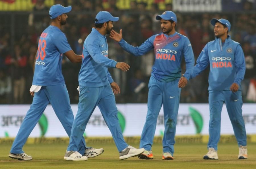 For India, spinners Yuzvendra Chahal 4/52) and Kuldeep Yadav (3/52) were the most successfull bowlers. Chasing 261, the visitors started off on a positive note as openers Niroshan Dickwella (25) Upul Tharanga (47) added 36 runs in 4.3 overs before Dickwella was dismissed by pacer Jaydev Unadkat. His 19-ball innings ended through a good catch by Hardik Pandya. Incoming batsman Kusal Perera (77) then joined Tharanga. The duo played sensibly and played the ball to its merit. They also punished the bad balls to forge a 109-run partnership for the second wicket. India beat Sri Lanka by 88 runs,India beat Sri Lanka,India trash Sri Lanka