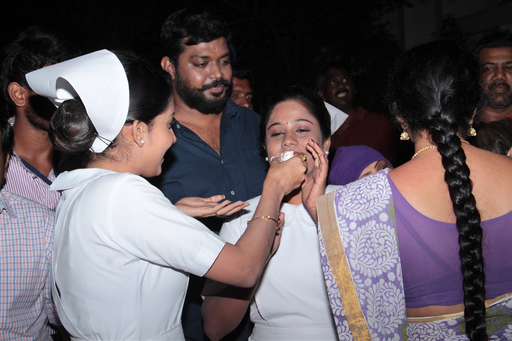 Mahima Nambiar celebrates birthday with GV Prakash Kumar and Director Ravi Arasu on Ayngaran movie sets. Mahima Nambiar,Mahima Nambiar birthday celebration,Mahima Nambiar birthday celebration pics,Mahima Nambiar birthday celebration images,GV Prakash Kumar,Ayngaran,Ayngaran on the sets