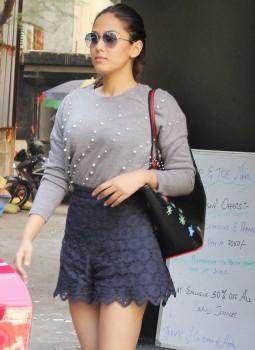Mira Rajput papped outside a Beauty Salon in Mumbai.