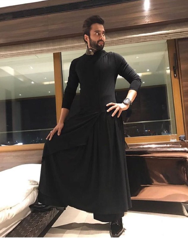 Pic 2 - When it comes to style, there's no stopping for Jackky who can look effortless and classy in just about anything. Talk about raising the "bold" quotient. Jackky Bhagnani,Jackky Bhagnani birthday,Jackky Bhagnani hot Instagram photos,Jackky Bhagnani hot Instagram pics,Jackky Bhagnani hot Instagram images,Jackky Bhagnani hot Instagram stills,Jackky Bhagnani hot Instagram pictures