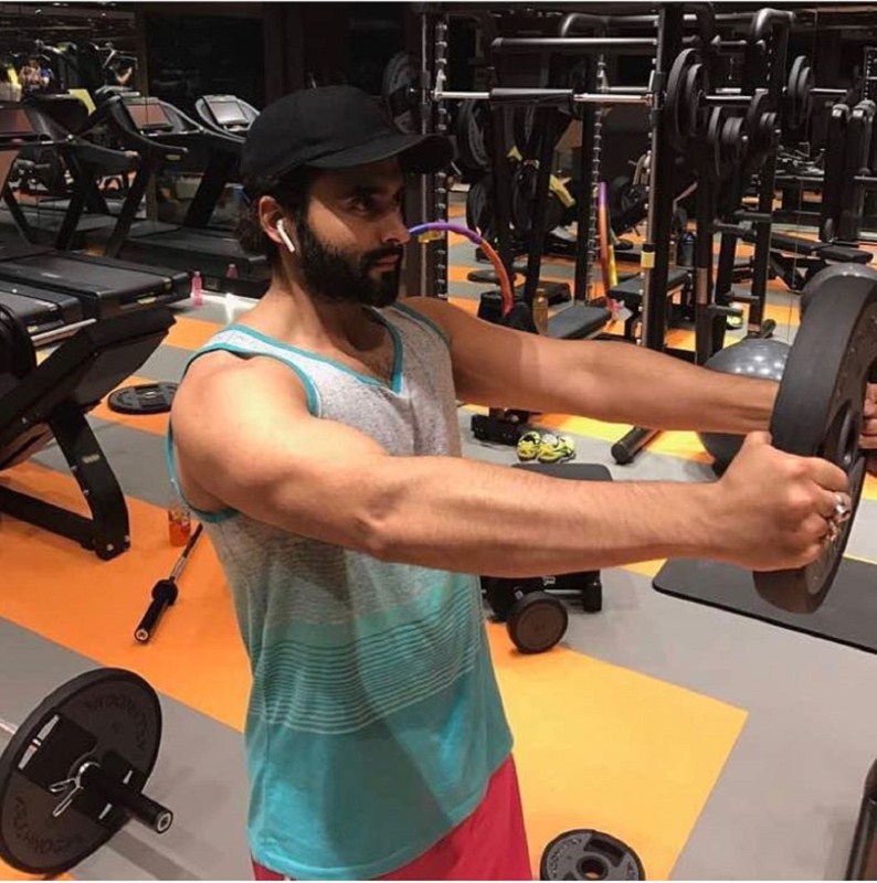 Pic 5 - Jackky is setting fitness goals with his rigorous workout pic at the gym. Talk about style and fitness go together. Jackky Bhagnani,Jackky Bhagnani birthday,Jackky Bhagnani hot Instagram photos,Jackky Bhagnani hot Instagram pics,Jackky Bhagnani hot Instagram images,Jackky Bhagnani hot Instagram stills,Jackky Bhagnani hot Instagram pictures