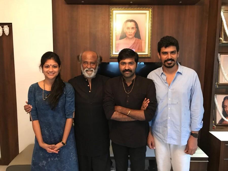 Rajinikanth met and congratulated Aruvi movie team with special gesture. Gifted gold chains to lead Aditi Balan and director Arun Prabu and S.R Prabhu. Aruvi,Aruvi team with Rajinikanth,Rajinikanth,Superstar Rajinikanth