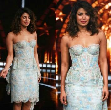 Actress Priyanka Chopra looks absolutely gorgeous in this outfit.