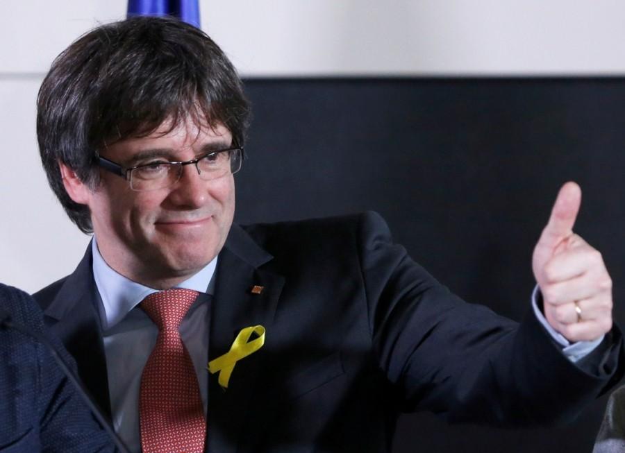 Carles Puigdemont, the dismissed President of Catalonia, arrives to speak after watching the results of Catalonia's regional election in Brussels, Belgium, December 21, 2017. Catalan separatists win vote,Catalan separatists,Spanish Prime Minister Mariano Rajoy,Mariano Rajoy