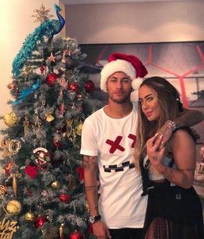 Football star Neymar, who is on vacation from Paris Saint-Germain (PSG) until early January, spent Christmas Eve with his family in Santos, a coastal city in Brazil's Sao Paulo state. 