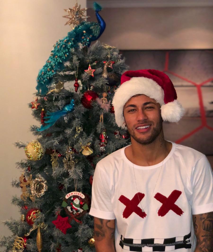 The former Barcelona star, who joined PSG earlier this year, posted several photos of himself wearing a Santa Claus hat with his mother Nadine Gonçalves, father Neymar Senior, and little sister Rafaella, reports Efe. Neymar celebrates Christmas,Football star Neymar,Christmas,Christmas 2017,Christmas celebration