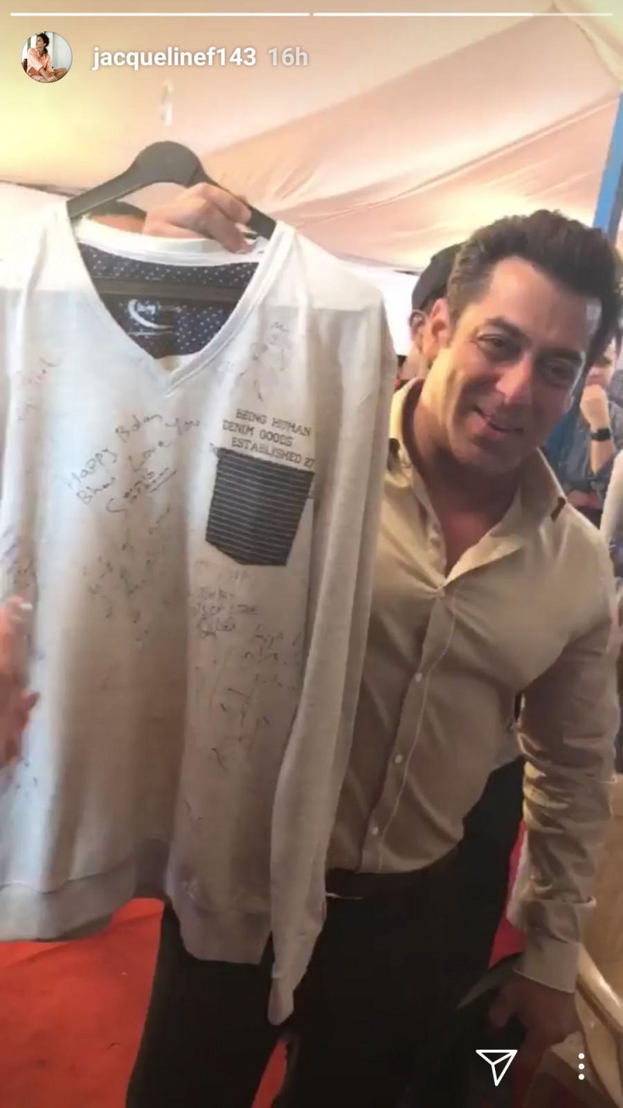 The film team turned the sets into a mini party, as they reveled to mark the birthday of co-star Anil Kapoor, in addition to an early celebration for lead actor Salman Khan's birthday, further the team was in high spirits owing to the tremendous success of Salman Khan's last release, Tiger Zinda Hai. Race 3,Salman Khan,Salman Khan birthday,Anil Kapoor,Anil Kapoor birthday,Salman Khan birthday celebration,Salman Khan birthday celebration pics,Salman Khan birthday celebration images,Salman Khan birthday celebration stills,Salman Khan birthday celebratio