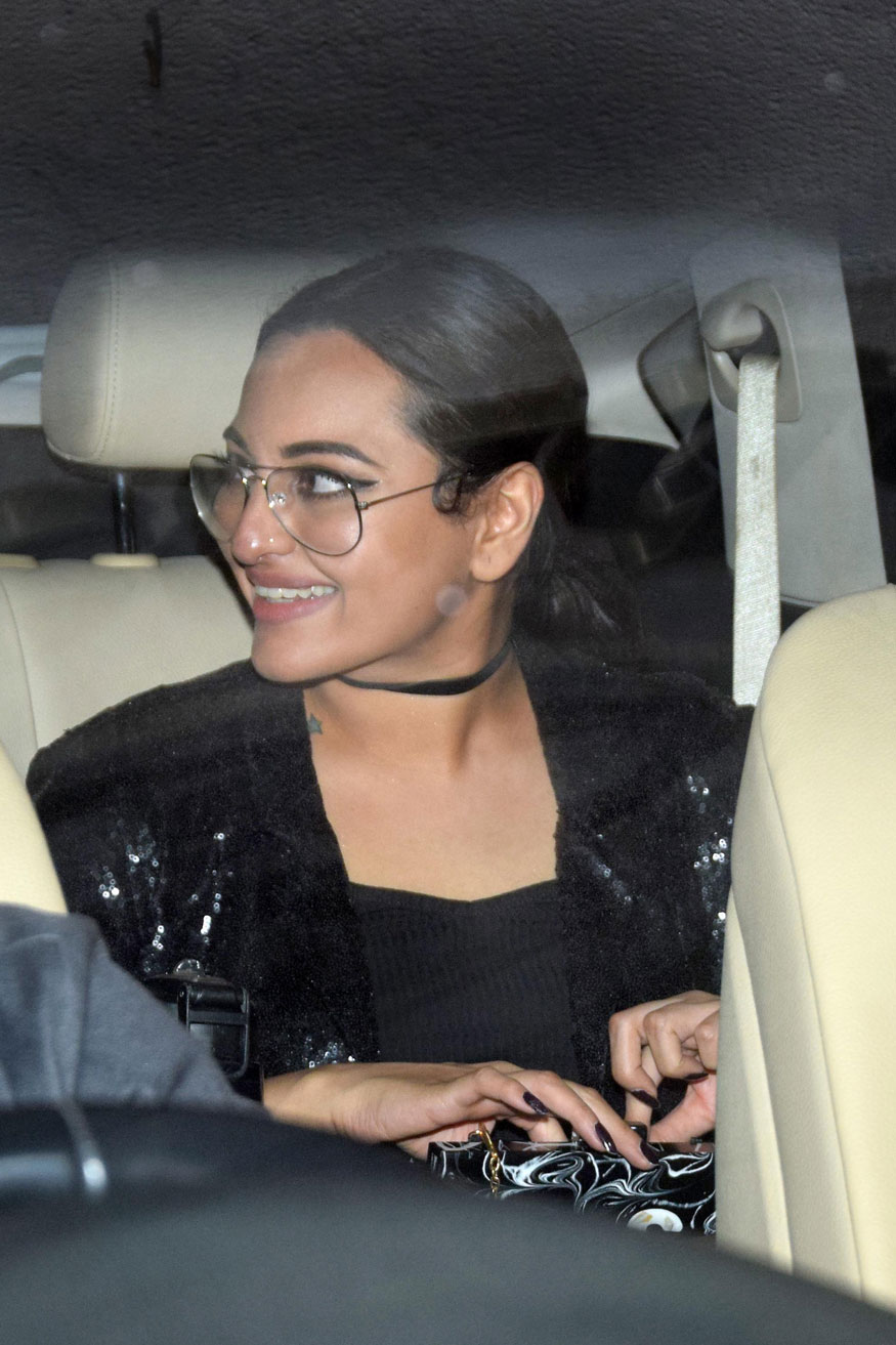 Sonakshi Sinha at Karan Johar's Christmas party held at his residence in Mumbai on December 24, 2017. Shah Rukh Khan,Abhishek Bachchan,Aishwarya Rai,Ranbir Kapoor,Alia Bhatt,Sonakshi Sinha,Karan Johar Christmas Party,Karan Johar Christmas Party pics,Karan Johar Christmas Party images,Karan Johar Christmas Party stills,Karan Johar Christmas Party pictures