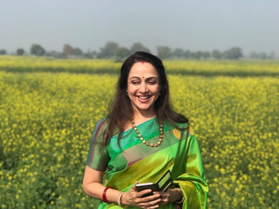 A BJP MP from Mathura constituency, Hema tweeted on Tuesday: "Amongst the beautiful bright green sarson fields that are spread over acres & acres in the outskirts of Mathura." The 69-year-old supplemented her post with a photograph in which she is seen looking elegant in a green-coloured silk sari, and smiling away as the background of the mustard fields complements her look. Hema Malini,Sarson ke Khet,Hema Malini Sarson ke Khet,Sarson ke Khet on the sets