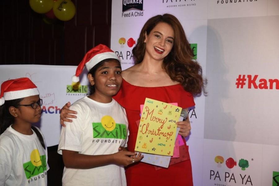 National Award-winning actress Kangana Ranaut enjoys Christmas on December 25 with a group of underprivileged children at a suburban restaurant. Kangana Ranaut,Kangana Ranaut turns Santa,Kangana Ranaut celebrates Christmas,Kangana Ranaut Christmas celebration,Kangana Ranaut Christmas celebration pics,Kangana Ranaut Christmas celebration images,Kangana Ranaut Christmas celebration stills,Kangana Ra