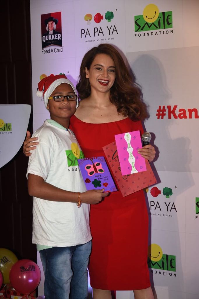 Apart from taking the day off on Christmas, she will shoot till December 31. Kangana Ranaut,Kangana Ranaut turns Santa,Kangana Ranaut celebrates Christmas,Kangana Ranaut Christmas celebration,Kangana Ranaut Christmas celebration pics,Kangana Ranaut Christmas celebration images,Kangana Ranaut Christmas celebration stills,Kangana Ra