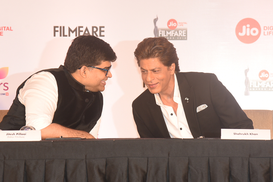 Jitesh Pillaai and Shah Rukh Khan at Filmfare Awards 2018 Press Conference. Shah Rukh Khan,SRK,Shah Rukh Khan at Filmfare Awards 2018,Filmfare Awards 2018 Press Conference,Filmfare Press Conference