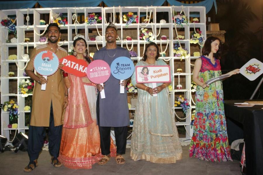 Hardik Pandya, Elli Avram at Krunal Pankhuri, Pankhuri Sharma's Mehndi ceremony. Hardik Pandya,Elli Avram,Krunal Pankhuri,Pankhuri Sharma,Hardik Pandya brother