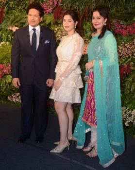 Sachin Tendulkar arrives with Sara and Anjali Tendulkar at Virat Kohli and Anushka Sharma reception.